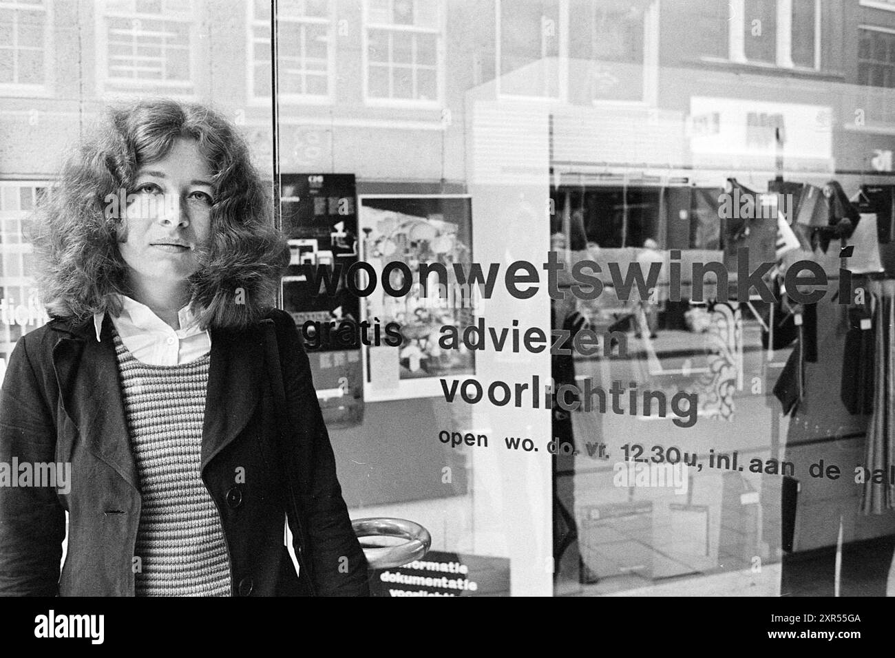 Home Advice shop, negozi e chioschi, 05-09-1972, Whizgle Dutch News: Immagini storiche su misura per il futuro. Esplora il passato dei Paesi Bassi con prospettive moderne attraverso le immagini delle agenzie olandesi. Colmare gli eventi di ieri con gli approfondimenti di domani. Intraprendi un viaggio senza tempo con storie che plasmano il nostro futuro. Foto Stock