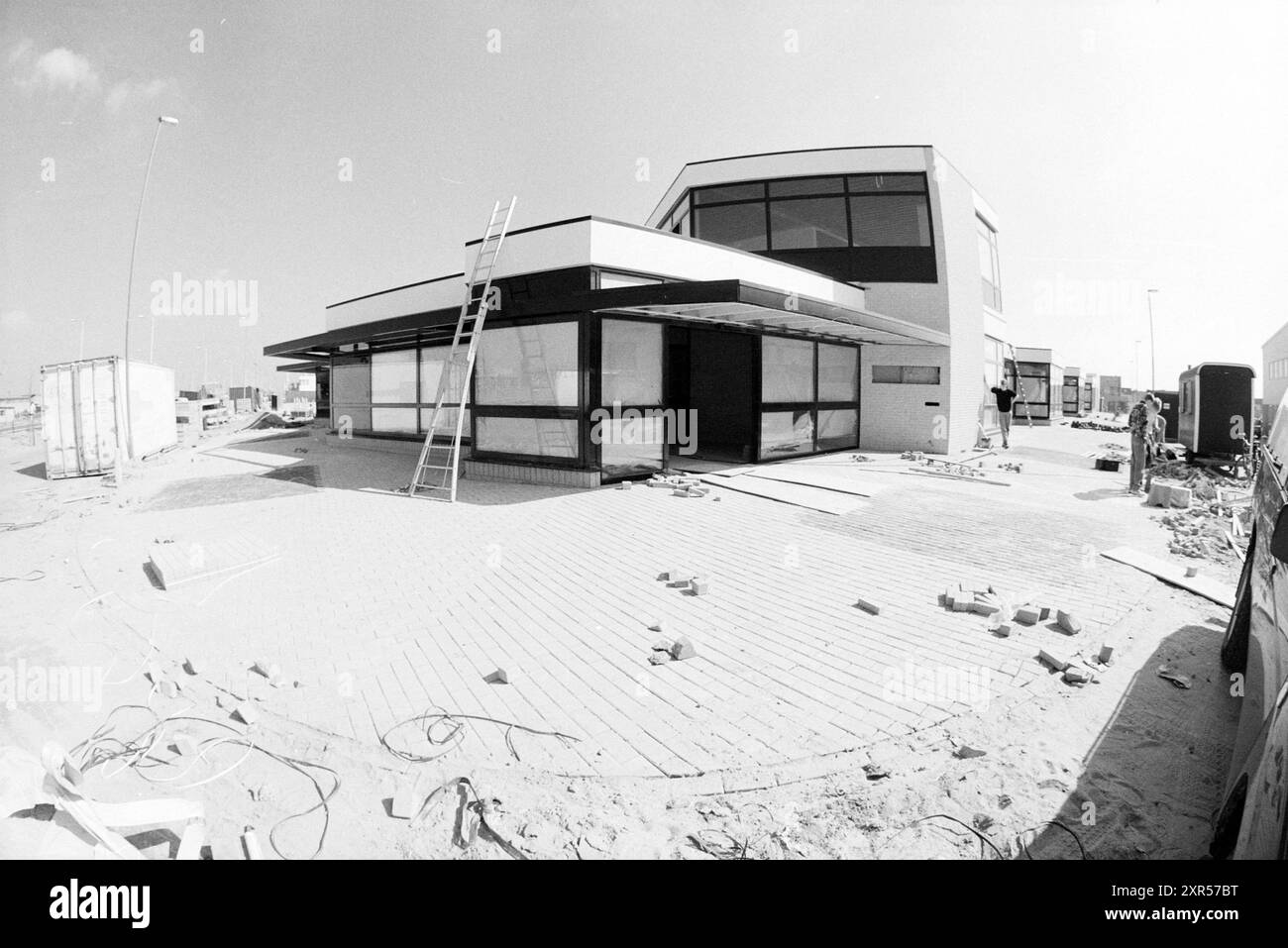 Edificio esterno di nuova costruzione di Huider Keukens, Velserbroek, Wagenmakerstraat, 30-03-1999, Whizgle Dutch News: Immagini storiche su misura per il futuro. Esplora il passato dei Paesi Bassi con prospettive moderne attraverso le immagini delle agenzie olandesi. Colmare gli eventi di ieri con gli approfondimenti di domani. Intraprendi un viaggio senza tempo con storie che plasmano il nostro futuro. Foto Stock