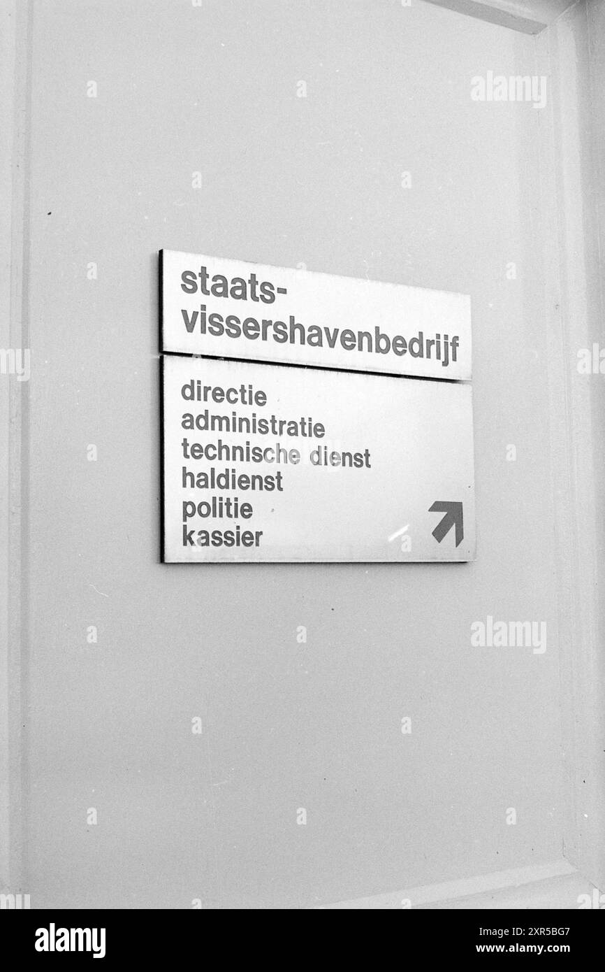 Targhette State Fishing Port Authority, Signals, Fisheries and other, fishmonger, pesca, IJmuiden, Paesi Bassi, 07-04-1989, Whizgle Dutch News: immagini storiche su misura per il futuro. Esplora il passato dei Paesi Bassi con prospettive moderne attraverso le immagini delle agenzie olandesi. Colmare gli eventi di ieri con gli approfondimenti di domani. Intraprendi un viaggio senza tempo con storie che plasmano il nostro futuro. Foto Stock