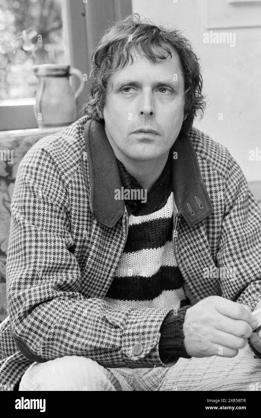 Ritratto Ruud van Hemert produttore televisivo Eemnes, ritratti, televisione, Eemnes, 01-07-1980, Whizgle Dutch News: immagini storiche su misura per il futuro. Esplora il passato dei Paesi Bassi con prospettive moderne attraverso le immagini delle agenzie olandesi. Colmare gli eventi di ieri con gli approfondimenti di domani. Intraprendi un viaggio senza tempo con storie che plasmano il nostro futuro. Foto Stock