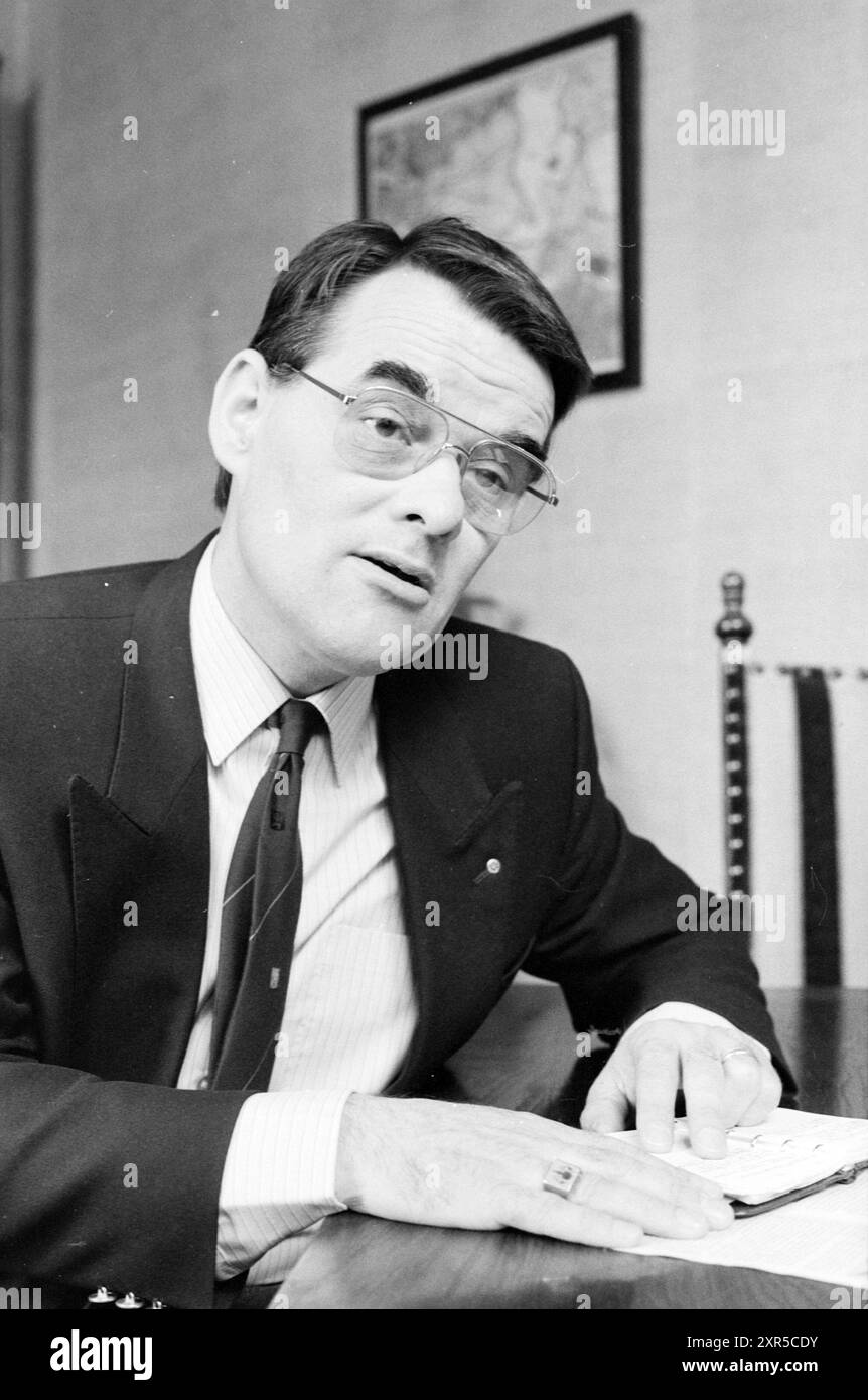 Ritratto del funzionario pubblico, 00-02-1987, Whizgle Dutch News: Immagini storiche su misura per il futuro. Esplora il passato dei Paesi Bassi con prospettive moderne attraverso le immagini delle agenzie olandesi. Colmare gli eventi di ieri con gli approfondimenti di domani. Intraprendi un viaggio senza tempo con storie che plasmano il nostro futuro. Foto Stock Ritratto del funzionario pubblico, 00-02-1987, Whizgle Dutch News: Immagini storiche su misura per il futuro. Esplora il passato dei Paesi Bassi con prospettive moderne attraverso le immagini delle agenzie olandesi. Colmare gli eventi di ieri con gli approfondimenti di domani. Intraprendi un viaggio senza tempo con storie che plasmano il nostro futuro. Foto Stock