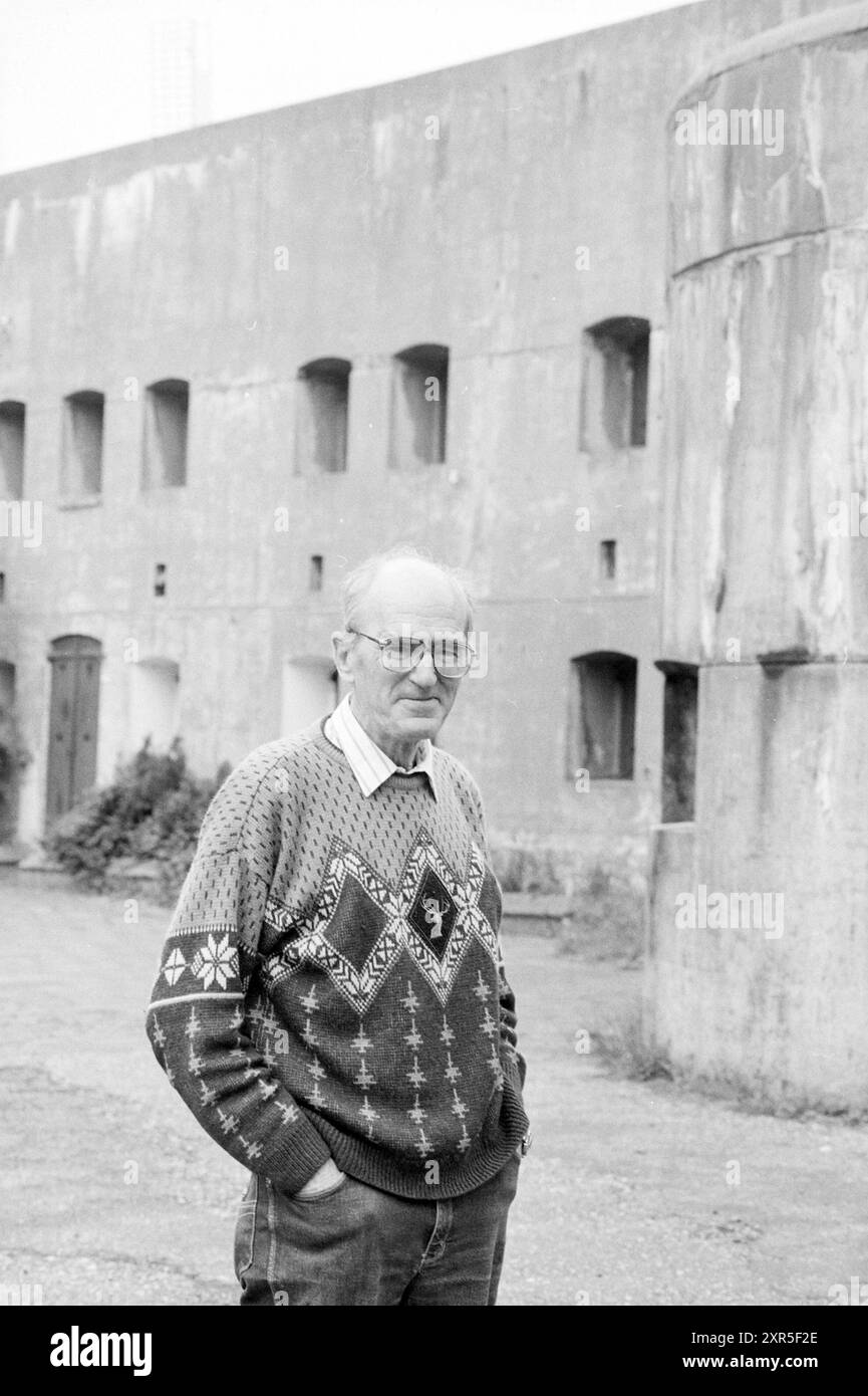 Jos van Andel at Fort, H'dorp, Hoofddorp, Nederland, 06-06-1994, Whizgle Dutch News: immagini storiche su misura per il futuro. Esplora il passato dei Paesi Bassi con prospettive moderne attraverso le immagini delle agenzie olandesi. Colmare gli eventi di ieri con gli approfondimenti di domani. Intraprendi un viaggio senza tempo con storie che plasmano il nostro futuro. Foto Stock