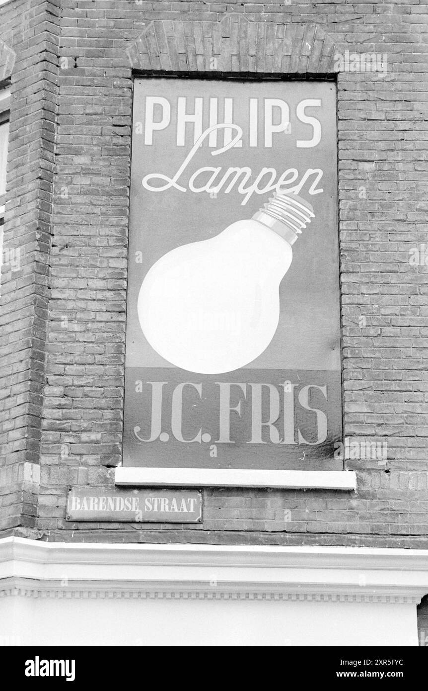 Vecchie pubblicità per la bandiera frisone e Philips Krelagestraat, Kamperstraat, Advertising, Haarlem, Krelagestraat, The Netherlands, 22-09-1988, Whizgle Dutch News: immagini storiche su misura per il futuro. Esplora il passato dei Paesi Bassi con prospettive moderne attraverso le immagini delle agenzie olandesi. Colmare gli eventi di ieri con gli approfondimenti di domani. Intraprendi un viaggio senza tempo con storie che plasmano il nostro futuro. Foto Stock