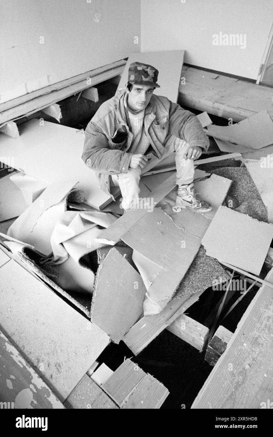 Pascal, squatter Nieuw-Vennep, Nieuw-Vennep, 01-04-1992, Whizgle Dutch News: Immagini storiche su misura per il futuro. Esplora il passato dei Paesi Bassi con prospettive moderne attraverso le immagini delle agenzie olandesi. Colmare gli eventi di ieri con gli approfondimenti di domani. Intraprendi un viaggio senza tempo con storie che plasmano il nostro futuro. Foto Stock