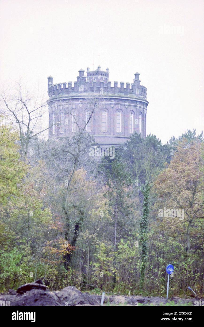 Water Tower, Overveen, 24-11-1999, Whizgle Dutch News: Immagini storiche su misura per il futuro. Esplora il passato dei Paesi Bassi con prospettive moderne attraverso le immagini delle agenzie olandesi. Colmare gli eventi di ieri con gli approfondimenti di domani. Intraprendi un viaggio senza tempo con storie che plasmano il nostro futuro. Foto Stock