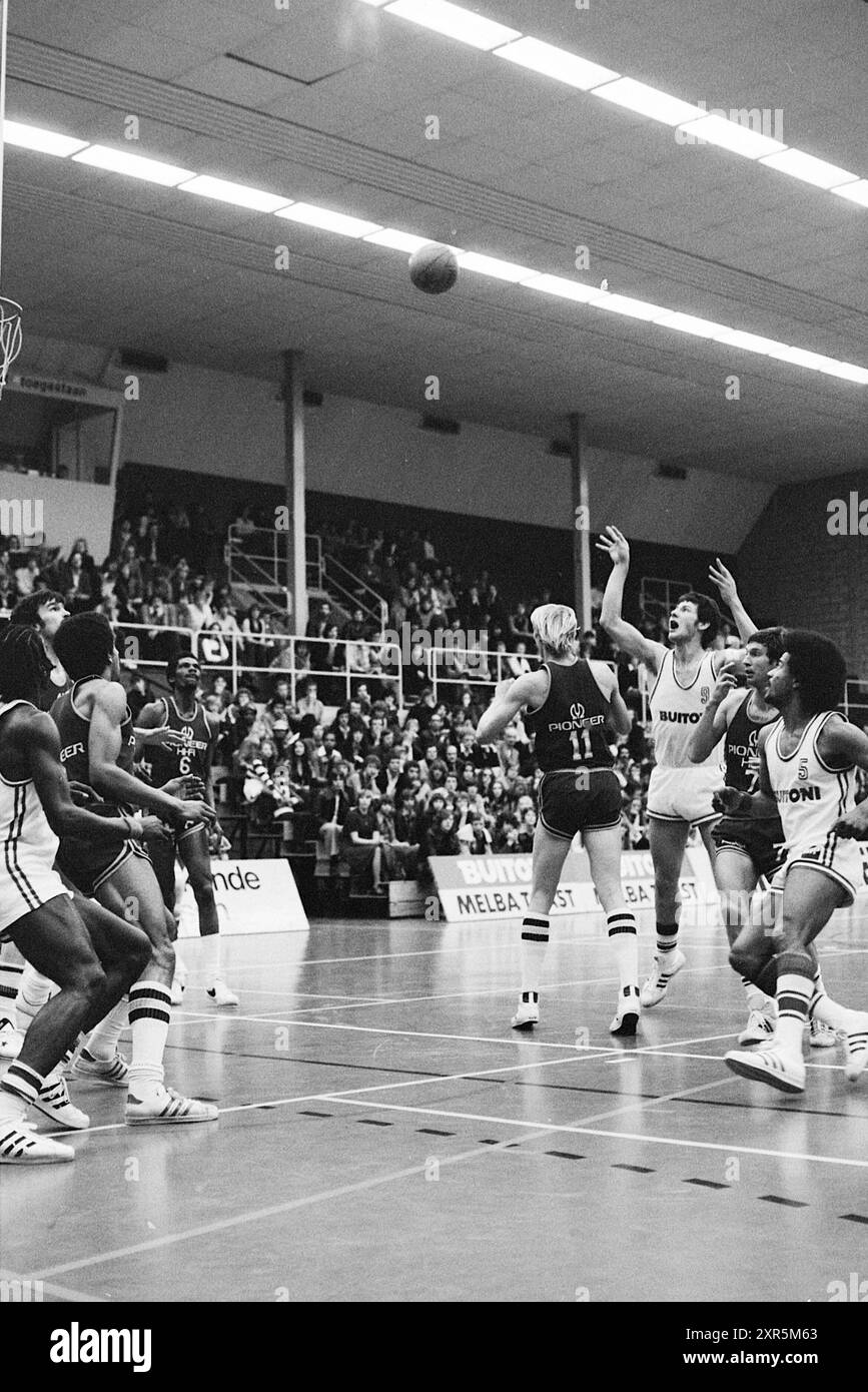 Basket, Whizgle Dutch News: Immagini storiche su misura per il futuro. Esplora il passato dei Paesi Bassi con prospettive moderne attraverso le immagini delle agenzie olandesi. Colmare gli eventi di ieri con gli approfondimenti di domani. Intraprendi un viaggio senza tempo con storie che plasmano il nostro futuro. Foto Stock