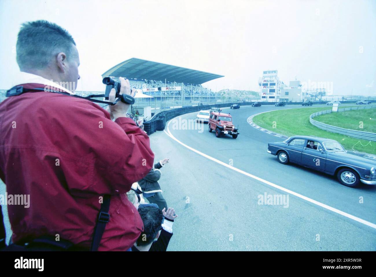 Tentativo di registrazione Oldtimer, Zandvoort, Zandvoort, 10-05-2002, Whizgle Dutch News: Immagini storiche su misura per il futuro. Esplora il passato dei Paesi Bassi con prospettive moderne attraverso le immagini delle agenzie olandesi. Colmare gli eventi di ieri con gli approfondimenti di domani. Intraprendi un viaggio senza tempo con storie che plasmano il nostro futuro. Foto Stock Tentativo di registrazione Oldtimer, Zandvoort, Zandvoort, 10-05-2002, Whizgle Dutch News: Immagini storiche su misura per il futuro. Esplora il passato dei Paesi Bassi con prospettive moderne attraverso le immagini delle agenzie olandesi. Colmare gli eventi di ieri con gli approfondimenti di domani. Intraprendi un viaggio senza tempo con storie che plasmano il nostro futuro. Foto Stock