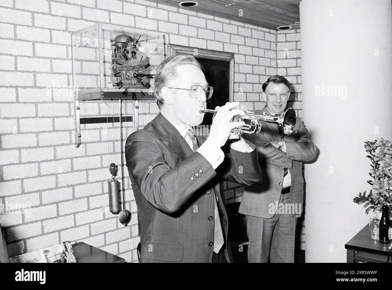 Reception, Dries de Zwaan, HD-sport, Haarlems Dagblad, ecc. e IJmuider Courant e Koeri, 29-04-1982, Whizgle Dutch News: Immagini storiche su misura per il futuro. Esplora il passato dei Paesi Bassi con prospettive moderne attraverso le immagini delle agenzie olandesi. Colmare gli eventi di ieri con gli approfondimenti di domani. Intraprendi un viaggio senza tempo con storie che plasmano il nostro futuro. Foto Stock