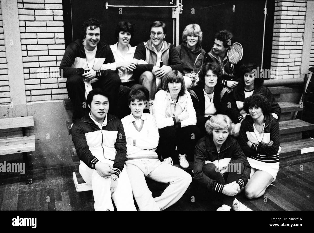 Badminton - ritratti di gruppo e concorsi, 00-02-1980, Whizgle Dutch News: Immagini storiche su misura per il futuro. Esplora il passato dei Paesi Bassi con prospettive moderne attraverso le immagini delle agenzie olandesi. Colmare gli eventi di ieri con gli approfondimenti di domani. Intraprendi un viaggio senza tempo con storie che plasmano il nostro futuro. Foto Stock