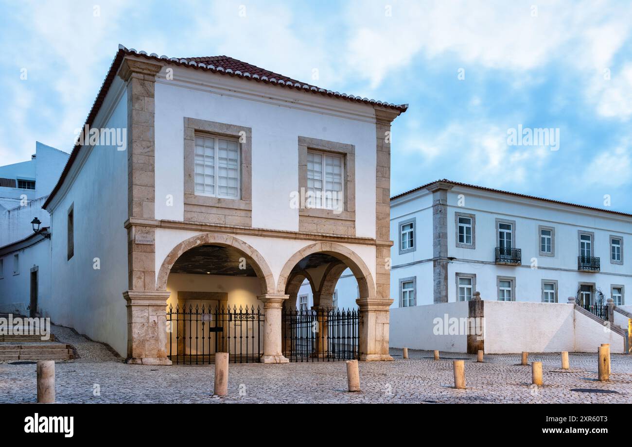 Facciata del museo di costruzione del mercato degli schiavi a Lagos, Algarve, Portogallo. Foto Stock