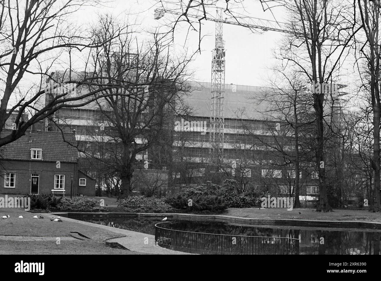Le FFS (Smits Bouwbedrijf Beverwijk) stanno costruendo un appartamento, 00-00-1972, Whizgle Dutch News: Immagini storiche su misura per il futuro. Esplora il passato dei Paesi Bassi con prospettive moderne attraverso le immagini delle agenzie olandesi. Colmare gli eventi di ieri con gli approfondimenti di domani. Intraprendi un viaggio senza tempo con storie che plasmano il nostro futuro. Foto Stock