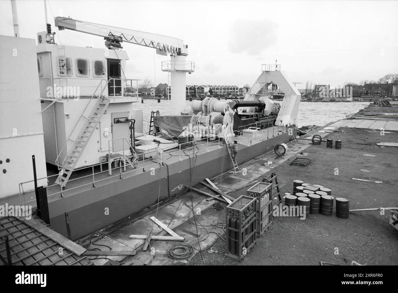 Panoramica dei cantieri navali Stapel, Spaarndam, cantieristica navale, navale, Spaarndam, 18-12-1986, Whizgle Dutch News: immagini storiche su misura per il futuro. Esplora il passato dei Paesi Bassi con prospettive moderne attraverso le immagini delle agenzie olandesi. Colmare gli eventi di ieri con gli approfondimenti di domani. Intraprendi un viaggio senza tempo con storie che plasmano il nostro futuro. Foto Stock
