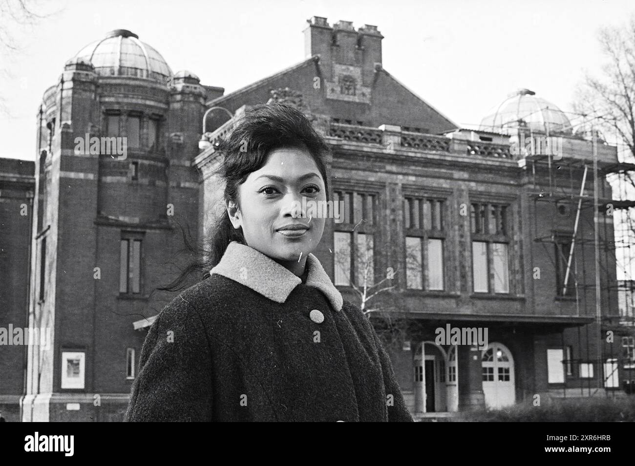 Harline Respatie voor Schouwburg Theater attrice, Persons, 15-01-1964, Whizgle Dutch News: Immagini storiche su misura per il futuro. Esplora il passato dei Paesi Bassi con prospettive moderne attraverso le immagini delle agenzie olandesi. Colmare gli eventi di ieri con gli approfondimenti di domani. Intraprendi un viaggio senza tempo con storie che plasmano il nostro futuro. Foto Stock