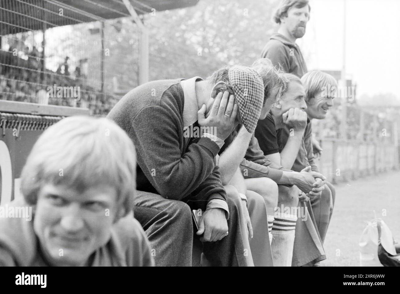 Partita di calcio Haarlem - FC Den Haag (allenatore Barry Hughes), 04-06-1979, Whizgle Dutch News: Immagini storiche su misura per il futuro. Esplora il passato dei Paesi Bassi con prospettive moderne attraverso le immagini delle agenzie olandesi. Colmare gli eventi di ieri con gli approfondimenti di domani. Intraprendi un viaggio senza tempo con storie che plasmano il nostro futuro. Foto Stock