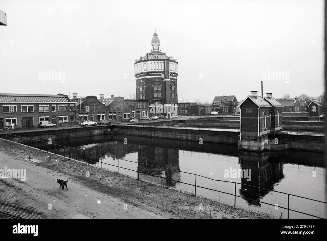 Water tower De Esch, Kralingen, Rotterdam (indirizzo della fondazione Utopia Rotterdam), Rotterdam, Whizgle Dutch News: Immagini storiche su misura per il futuro. Esplora il passato dei Paesi Bassi con prospettive moderne attraverso le immagini delle agenzie olandesi. Colmare gli eventi di ieri con gli approfondimenti di domani. Intraprendi un viaggio senza tempo con storie che plasmano il nostro futuro. Foto Stock