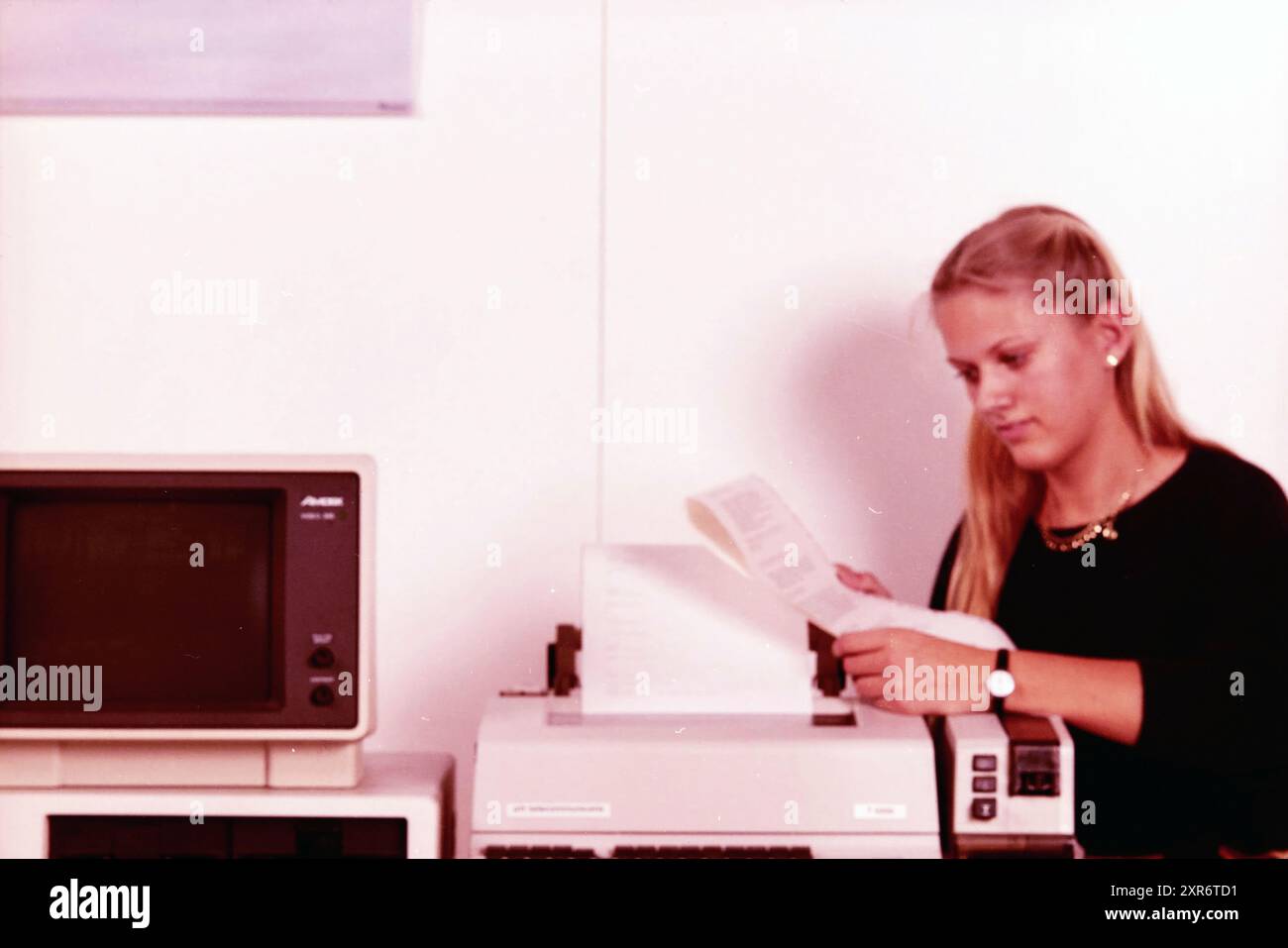 Interfaccia computer, computer, 05-10-1984, Whizgle Dutch News: Immagini storiche su misura per il futuro. Esplora il passato dei Paesi Bassi con prospettive moderne attraverso le immagini delle agenzie olandesi. Colmare gli eventi di ieri con gli approfondimenti di domani. Intraprendi un viaggio senza tempo con storie che plasmano il nostro futuro. Foto Stock