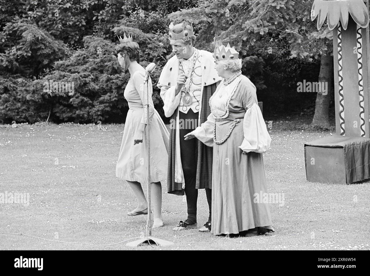 Teatro per bambini, teatro all'aperto, teatro all'aperto, 09-07-1968, Whizgle Dutch News: Immagini storiche su misura per il futuro. Esplora il passato dei Paesi Bassi con prospettive moderne attraverso le immagini delle agenzie olandesi. Colmare gli eventi di ieri con gli approfondimenti di domani. Intraprendi un viaggio senza tempo con storie che plasmano il nostro futuro. Foto Stock