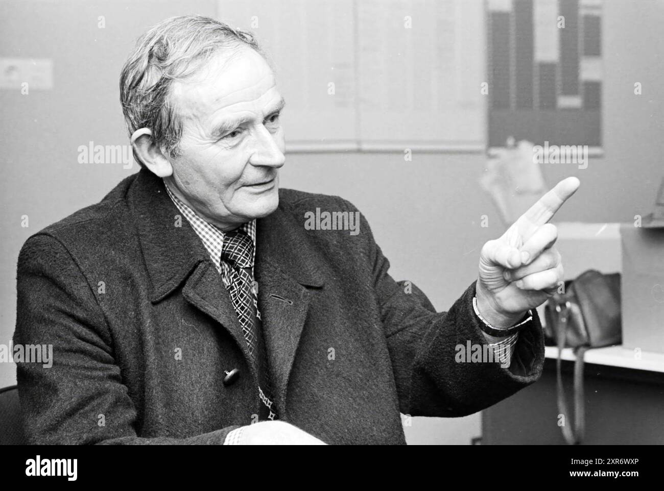 Ex combattente della resistenza R.F. Oversteegen, proteste contro il disegno di un monumento a Hannie Schaft, cfr. HD 08-01-1980, Haarlem, Paesi Bassi, 07-01-1980, Whizgle Dutch News: immagini storiche su misura per il futuro. Esplora il passato dei Paesi Bassi con prospettive moderne attraverso le immagini delle agenzie olandesi. Colmare gli eventi di ieri con gli approfondimenti di domani. Intraprendi un viaggio senza tempo con storie che plasmano il nostro futuro. Foto Stock Ex combattente della resistenza R.F. Oversteegen, proteste contro il disegno di un monumento a Hannie Schaft, cfr. HD 08-01-1980, Haarlem, Paesi Bassi, 07-01-1980, Whizgle Dutch News: immagini storiche su misura per il futuro. Esplora il passato dei Paesi Bassi con prospettive moderne attraverso le immagini delle agenzie olandesi. Colmare gli eventi di ieri con gli approfondimenti di domani. Intraprendi un viaggio senza tempo con storie che plasmano il nostro futuro. Foto Stock