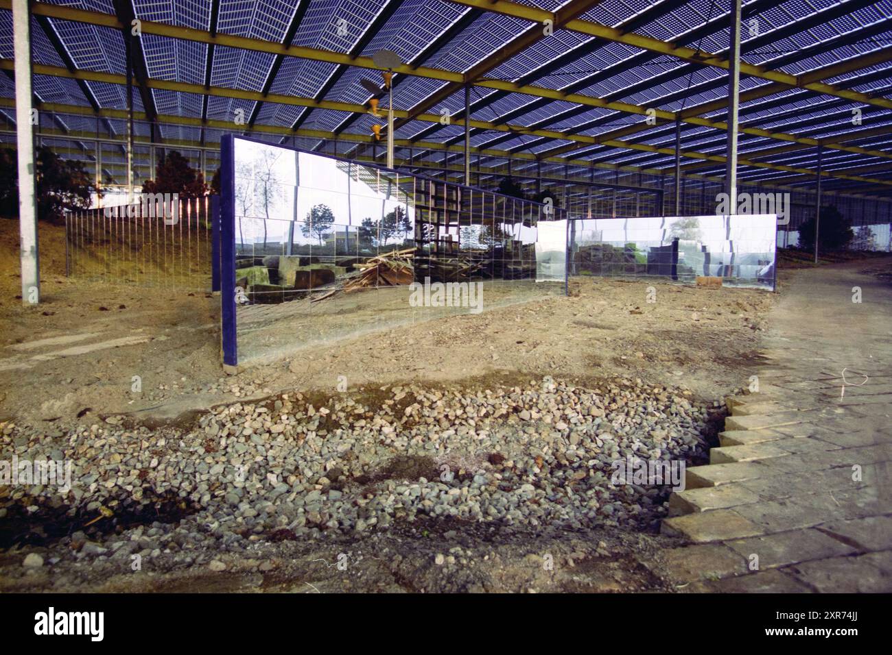 Destruction of Floriade, 19-11-2002, Whizgle Dutch News: Historic Images Tailored for the Future. Esplora il passato dei Paesi Bassi con prospettive moderne attraverso le immagini delle agenzie olandesi. Colmare gli eventi di ieri con gli approfondimenti di domani. Intraprendi un viaggio senza tempo con storie che plasmano il nostro futuro. Foto Stock