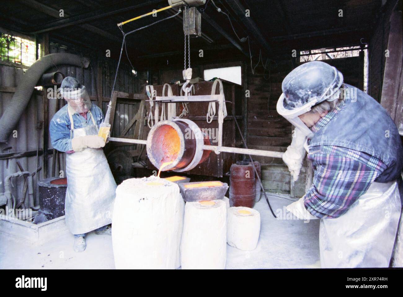 Bronzo fuso, Rijsenhout, Rijsenhout, 05-04-2000, Whizgle Dutch News: Immagini storiche su misura per il futuro. Esplora il passato dei Paesi Bassi con prospettive moderne attraverso le immagini delle agenzie olandesi. Colmare gli eventi di ieri con gli approfondimenti di domani. Intraprendi un viaggio senza tempo con storie che plasmano il nostro futuro. Foto Stock