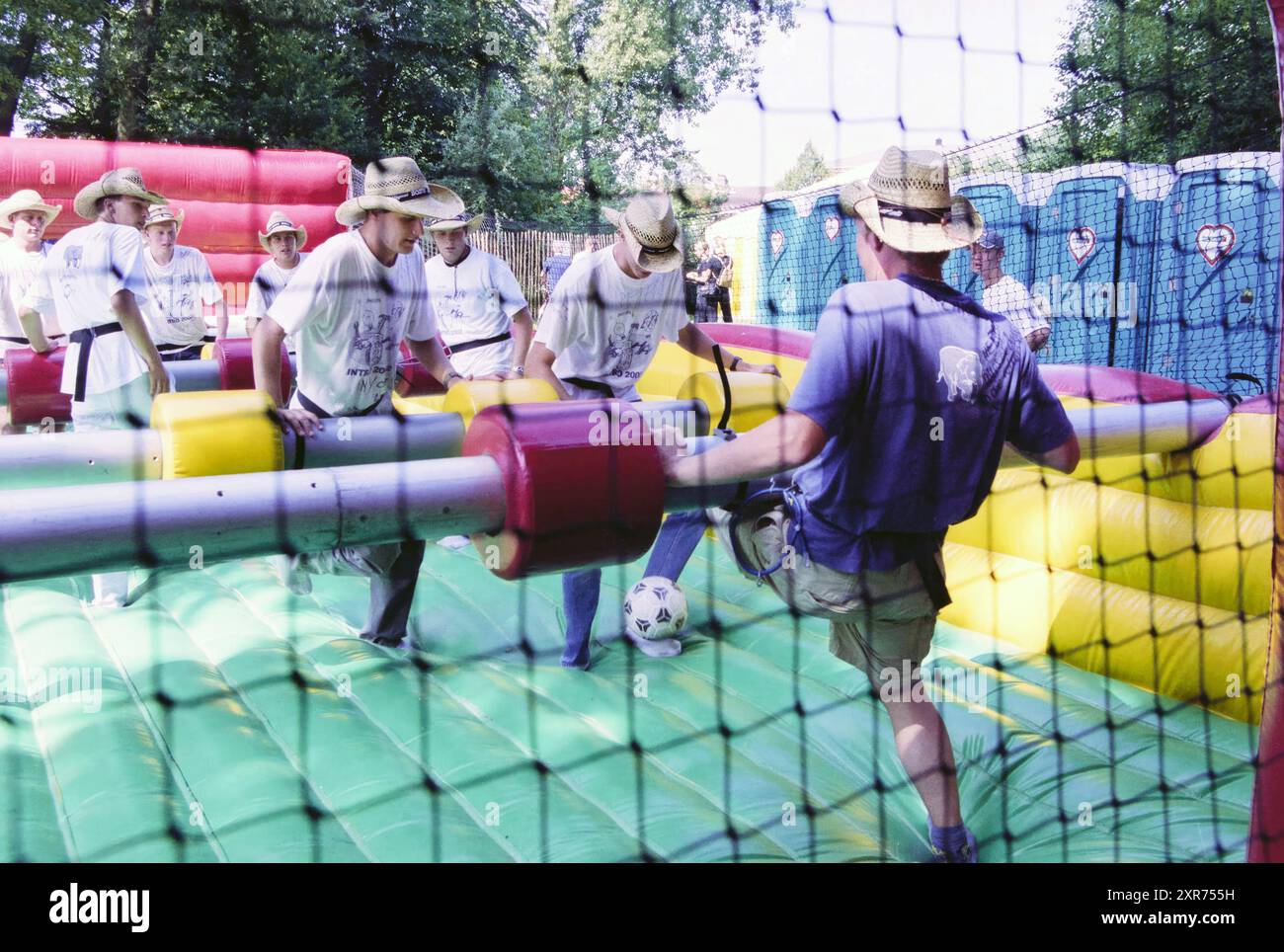 Giorno di presentazione HTS, Haarlem, Paesi Bassi, 28-08-2002, Whizgle Dutch News: Immagini storiche su misura per il futuro. Esplora il passato dei Paesi Bassi con prospettive moderne attraverso le immagini delle agenzie olandesi. Colmare gli eventi di ieri con gli approfondimenti di domani. Intraprendi un viaggio senza tempo con storie che plasmano il nostro futuro. Foto Stock
