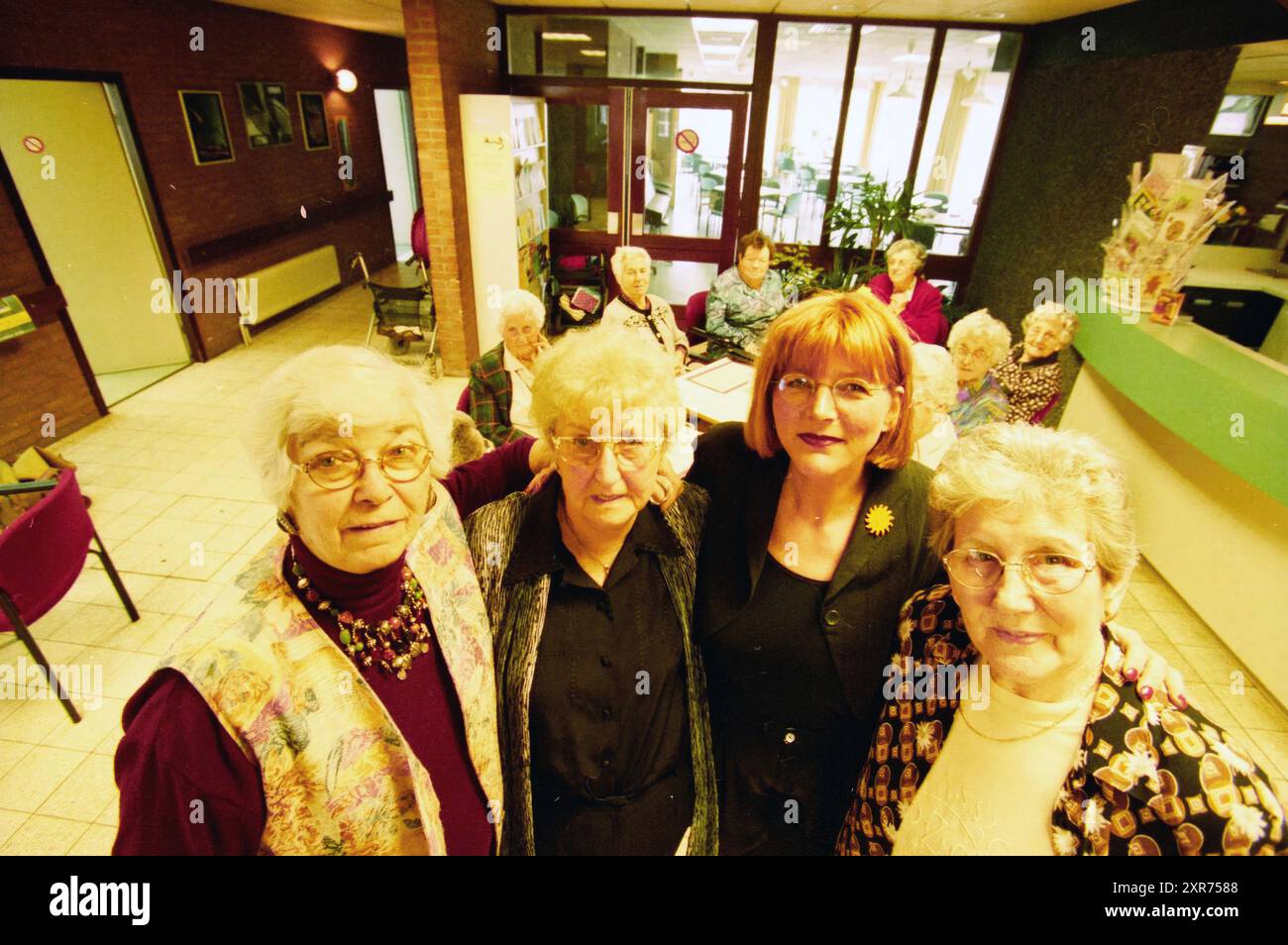 Volontari Zee e Duinwijk: IJmuiden, IJmuiden, Nederland, 26-03-2000, Whizgle Dutch News: Immagini storiche su misura per il futuro. Esplora il passato dei Paesi Bassi con prospettive moderne attraverso le immagini delle agenzie olandesi. Colmare gli eventi di ieri con gli approfondimenti di domani. Intraprendi un viaggio senza tempo con storie che plasmano il nostro futuro. Foto Stock