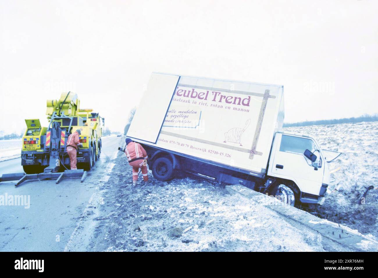 Incidente stradale, B'wijk, Beverwijk, Paesi Bassi, 19-02-1996, Whizgle Dutch News: immagini storiche su misura per il futuro. Esplora il passato dei Paesi Bassi con prospettive moderne attraverso le immagini delle agenzie olandesi. Colmare gli eventi di ieri con gli approfondimenti di domani. Intraprendi un viaggio senza tempo con storie che plasmano il nostro futuro. Foto Stock
