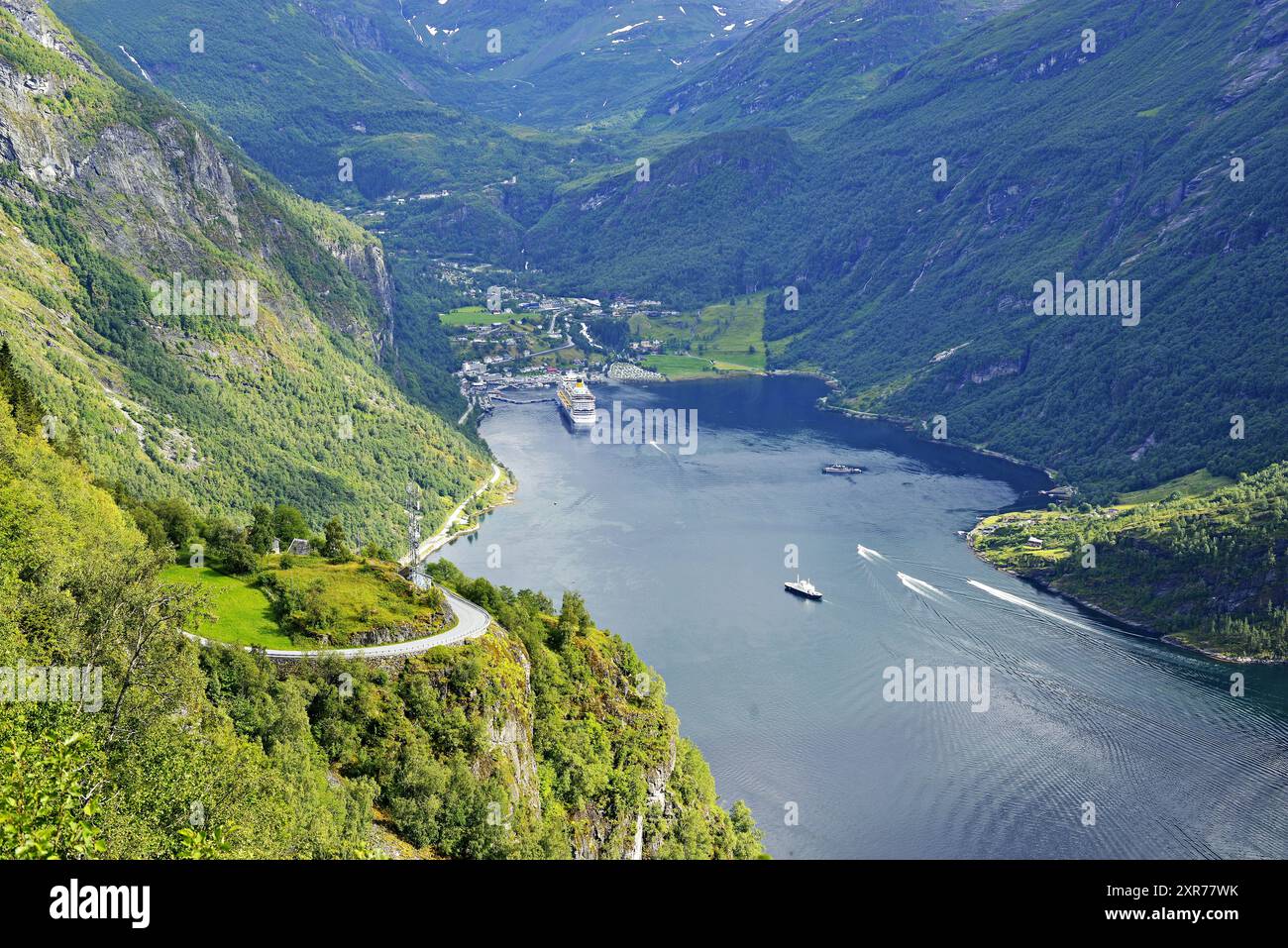 L'Eagle Viewpoint si trova vicino alla città di Geiranger, municipalità di Stranda, Norvegia. Foto Stock