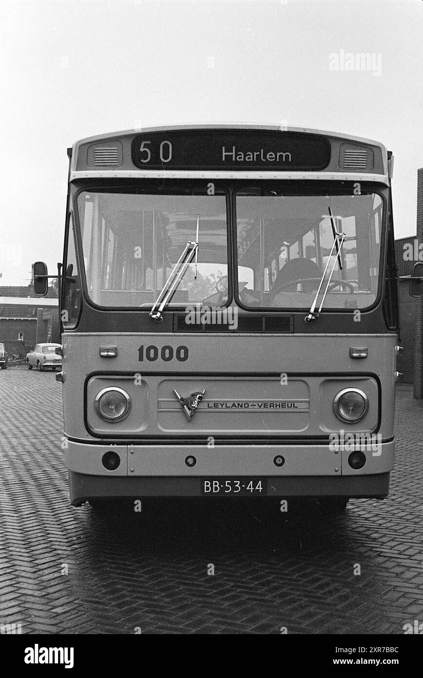 Bus 1000 N.Z.H., Noord Zuid Hollandse Vervoersmaatschappij N.V., NZ, 28-06-1968, Whizgle Dutch News: Immagini storiche su misura per il futuro. Esplora il passato dei Paesi Bassi con prospettive moderne attraverso le immagini delle agenzie olandesi. Colmare gli eventi di ieri con gli approfondimenti di domani. Intraprendi un viaggio senza tempo con storie che plasmano il nostro futuro. Foto Stock