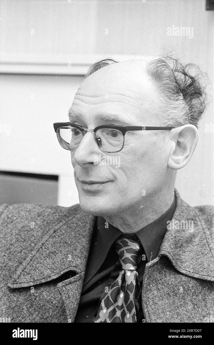 Consigliere Guardian Heussensstraat Haarlem, Haarlem Municipal Council, Haarlem, Heussensstraat, Paesi Bassi, 11-03-1976, Whizgle Dutch News: immagini storiche su misura per il futuro. Esplora il passato dei Paesi Bassi con prospettive moderne attraverso le immagini delle agenzie olandesi. Colmare gli eventi di ieri con gli approfondimenti di domani. Intraprendi un viaggio senza tempo con storie che plasmano il nostro futuro. Foto Stock