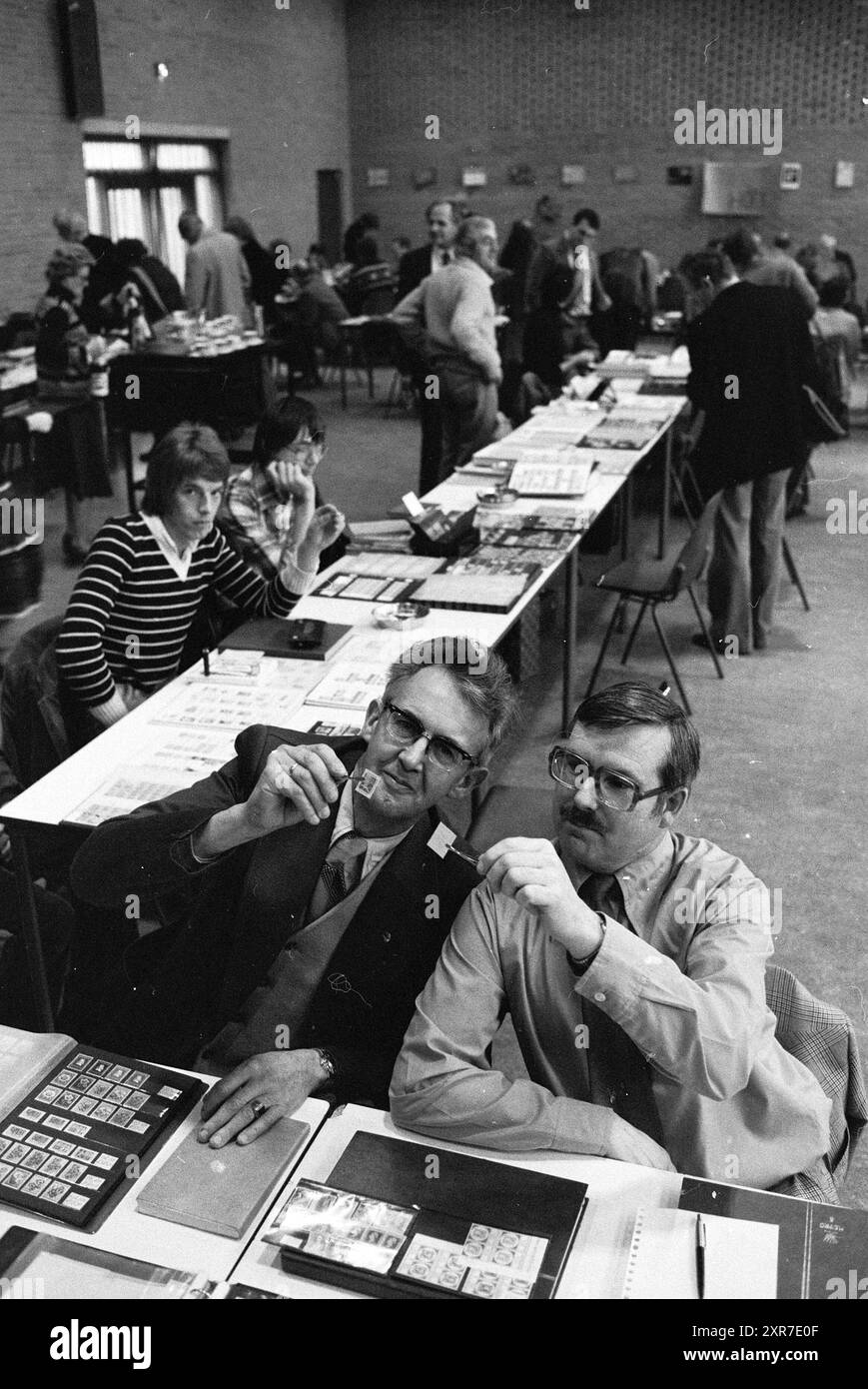 Mostra francobolli, Nieuwe Slof, B'wijk, francobolli (collezionisti), 05-11-1977, Whizgle Dutch News: immagini storiche su misura per il futuro. Esplora il passato dei Paesi Bassi con prospettive moderne attraverso le immagini delle agenzie olandesi. Colmare gli eventi di ieri con gli approfondimenti di domani. Intraprendi un viaggio senza tempo con storie che plasmano il nostro futuro. Foto Stock