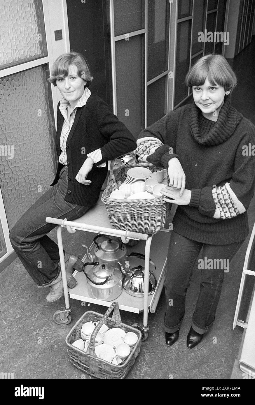Coffee Ladies City Hall Haarlem, City Hall Haarlem, 04-11-1977, Whizgle Dutch News: Immagini storiche su misura per il futuro. Esplora il passato dei Paesi Bassi con prospettive moderne attraverso le immagini delle agenzie olandesi. Colmare gli eventi di ieri con gli approfondimenti di domani. Intraprendi un viaggio senza tempo con storie che plasmano il nostro futuro. Foto Stock