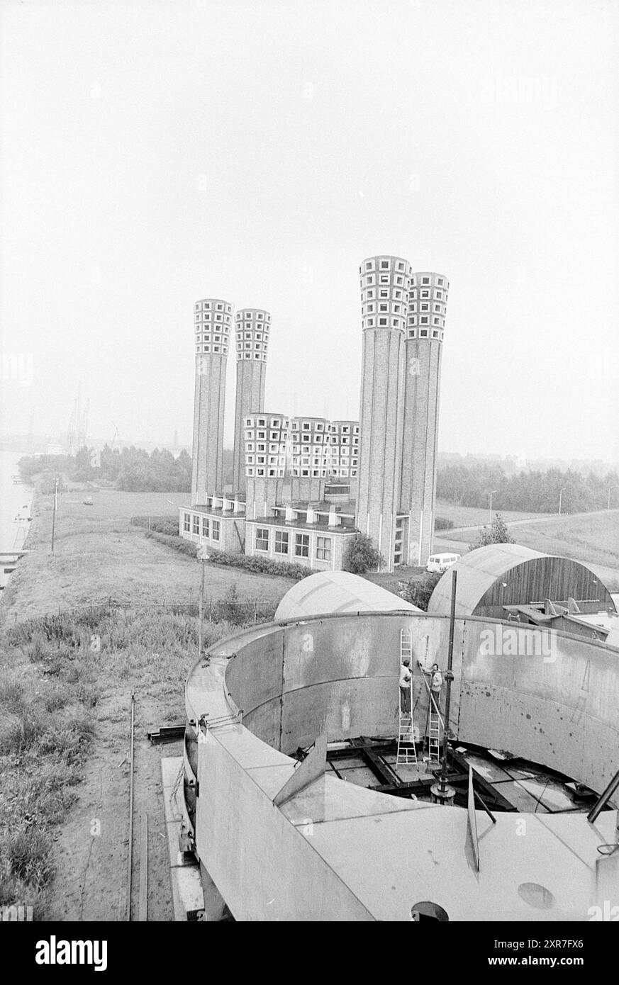 Parte della costruzione di una galleria del vento a Stork Velsen, Tunnels, 18-08-1977, Whizgle Dutch News: Immagini storiche su misura per il futuro. Esplora il passato dei Paesi Bassi con prospettive moderne attraverso le immagini delle agenzie olandesi. Colmare gli eventi di ieri con gli approfondimenti di domani. Intraprendi un viaggio senza tempo con storie che plasmano il nostro futuro. Foto Stock