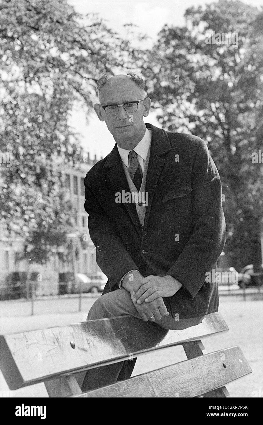 Ritratto di Lord Guardian, Consiglio municipale di Haarlem, 30-08-1971, Whizgle Dutch News: Immagini storiche su misura per il futuro. Esplora il passato dei Paesi Bassi con prospettive moderne attraverso le immagini delle agenzie olandesi. Colmare gli eventi di ieri con gli approfondimenti di domani. Intraprendi un viaggio senza tempo con storie che plasmano il nostro futuro. Foto Stock