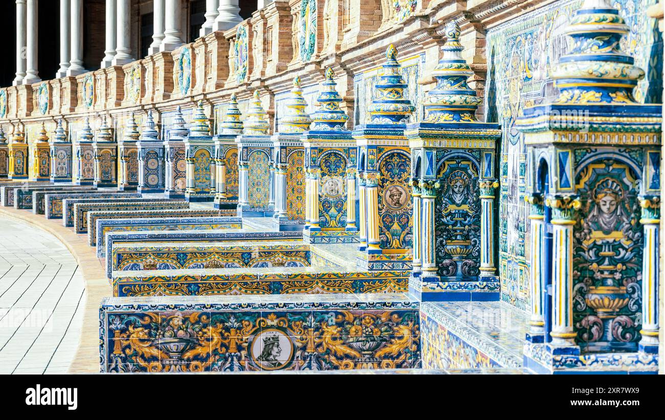 Ceramica decorata da piazza spagna a Siviglia, Spagna - fuoco selettivo Foto Stock