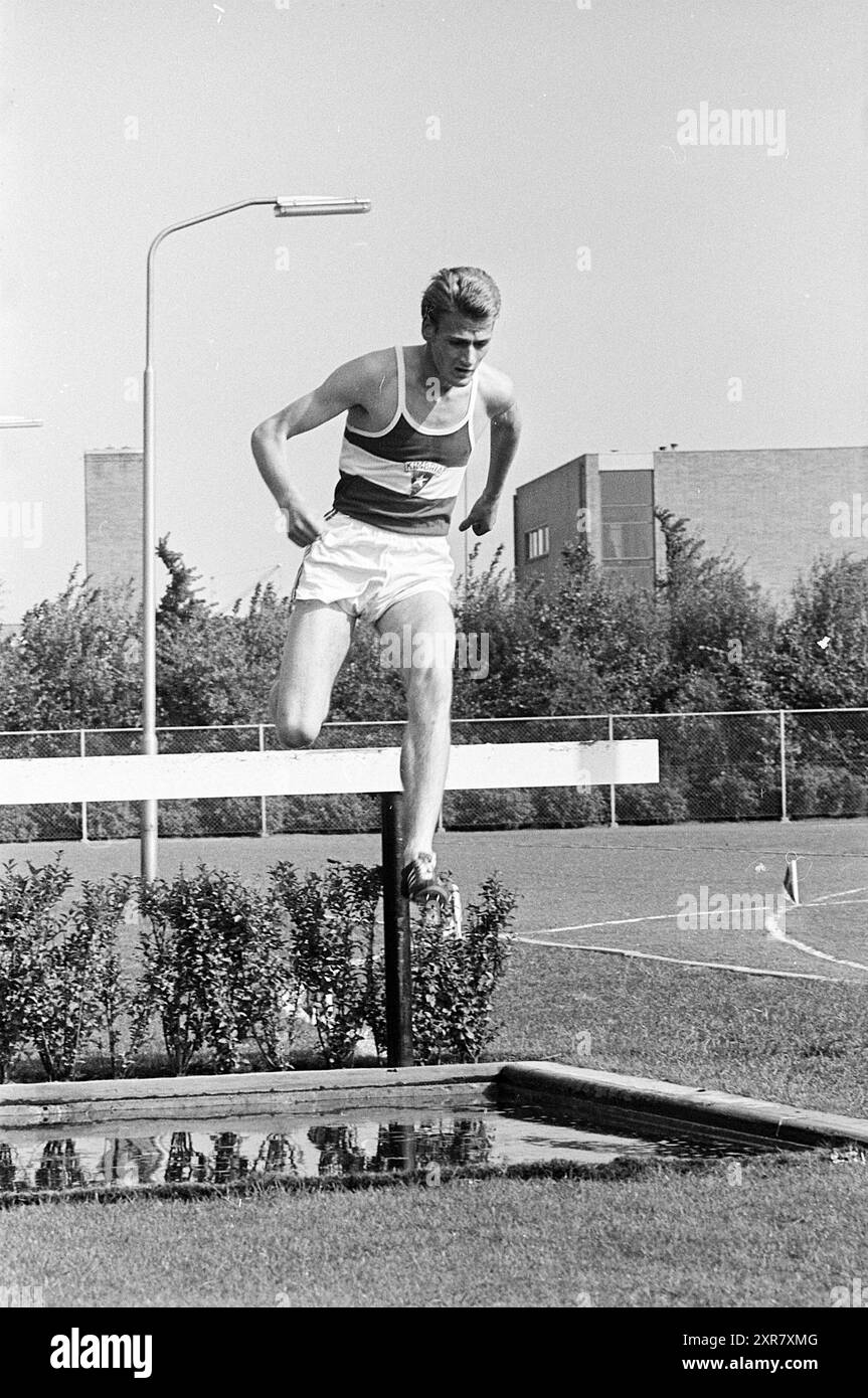Athletics, Whizgle Dutch News: Immagini storiche su misura per il futuro. Esplora il passato dei Paesi Bassi con prospettive moderne attraverso le immagini delle agenzie olandesi. Colmare gli eventi di ieri con gli approfondimenti di domani. Intraprendi un viaggio senza tempo con storie che plasmano il nostro futuro. Foto Stock