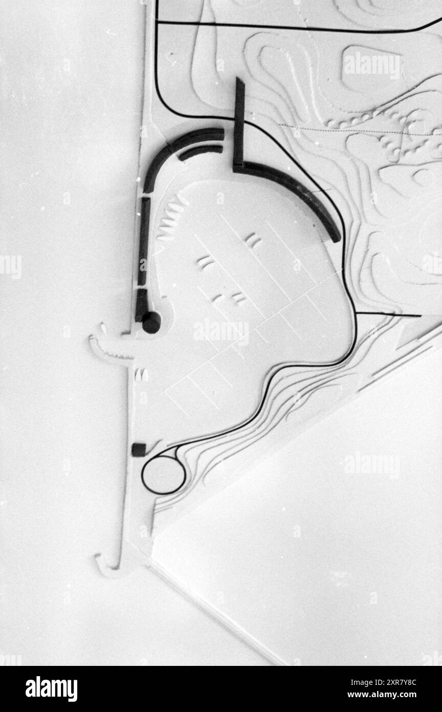 Modello e conferenza stampa Beach plan IJmuiden, Model, IJmuiden, Nederland, 02-04-1987, Whizgle Dutch News: immagini storiche su misura per il futuro. Esplora il passato dei Paesi Bassi con prospettive moderne attraverso le immagini delle agenzie olandesi. Colmare gli eventi di ieri con gli approfondimenti di domani. Intraprendi un viaggio senza tempo con storie che plasmano il nostro futuro. Foto Stock