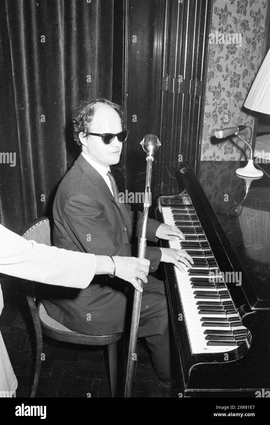 Pianista, Whizgle Dutch News: Immagini storiche su misura per il futuro. Esplora il passato dei Paesi Bassi con prospettive moderne attraverso le immagini delle agenzie olandesi. Colmare gli eventi di ieri con gli approfondimenti di domani. Intraprendi un viaggio senza tempo con storie che plasmano il nostro futuro. Foto Stock