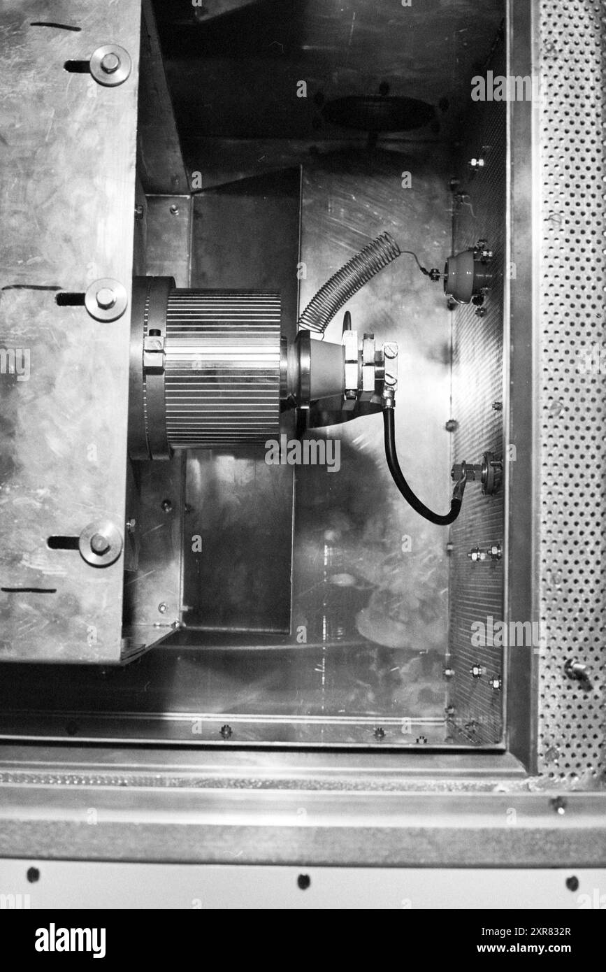 Macchine per sezioni ad alta frequenza, Colpitt, 12-11-1984, Whizgle Dutch News: Immagini storiche su misura per il futuro. Esplora il passato dei Paesi Bassi con prospettive moderne attraverso le immagini delle agenzie olandesi. Colmare gli eventi di ieri con gli approfondimenti di domani. Intraprendi un viaggio senza tempo con storie che plasmano il nostro futuro. Foto Stock