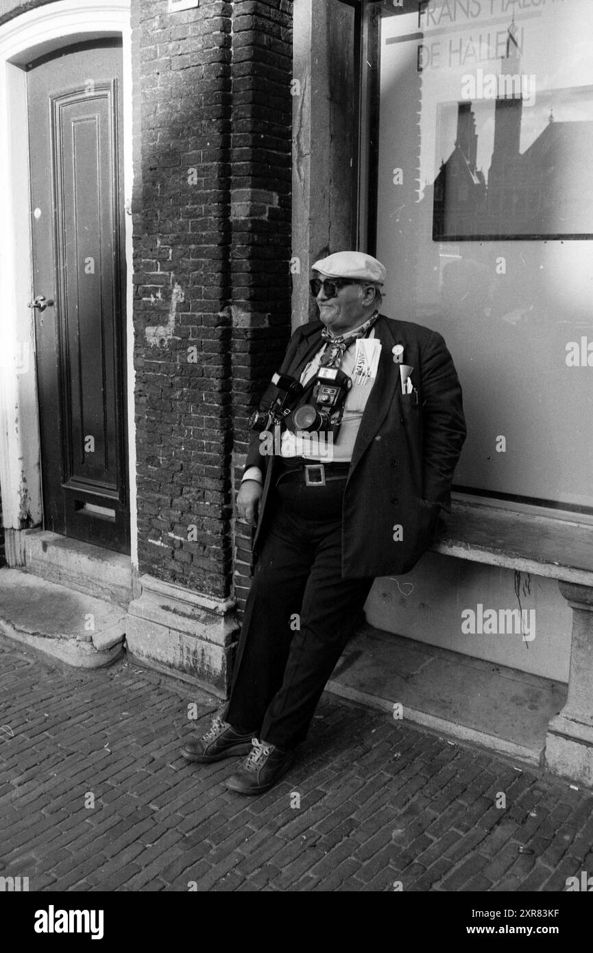 Fotografo per la mostra Spaarnestad Archive Photography, Exhibitions, 04-09-1986, Whizgle Dutch News: Immagini storiche su misura per il futuro. Esplora il passato dei Paesi Bassi con prospettive moderne attraverso le immagini delle agenzie olandesi. Colmare gli eventi di ieri con gli approfondimenti di domani. Intraprendi un viaggio senza tempo con storie che plasmano il nostro futuro. Foto Stock