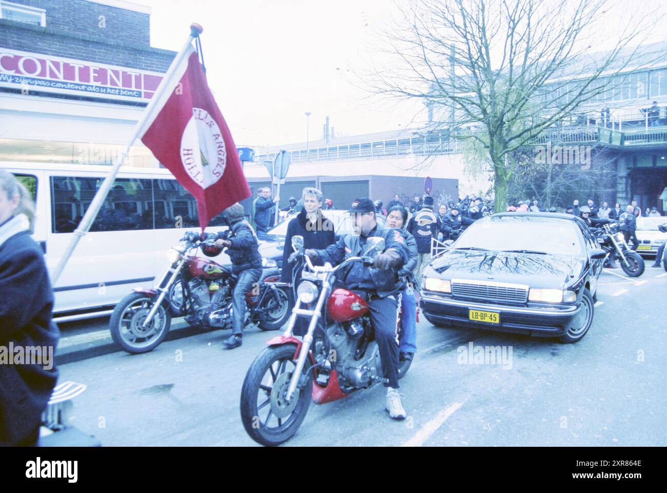 Processione funebre Hells Angel, Haarlem, Paesi Bassi, 00-12-2001, Whizgle Dutch News: Immagini storiche su misura per il futuro. Esplora il passato dei Paesi Bassi con prospettive moderne attraverso le immagini delle agenzie olandesi. Colmare gli eventi di ieri con gli approfondimenti di domani. Intraprendi un viaggio senza tempo con storie che plasmano il nostro futuro. Foto Stock