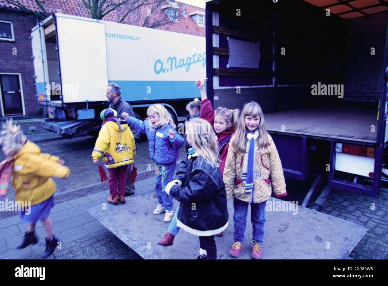 Informazioni sul traffico, Hillegom, 14-01-1998, Whizgle Dutch News: Immagini storiche su misura per il futuro. Esplora il passato dei Paesi Bassi con prospettive moderne attraverso le immagini delle agenzie olandesi. Colmare gli eventi di ieri con gli approfondimenti di domani. Intraprendi un viaggio senza tempo con storie che plasmano il nostro futuro. Foto Stock