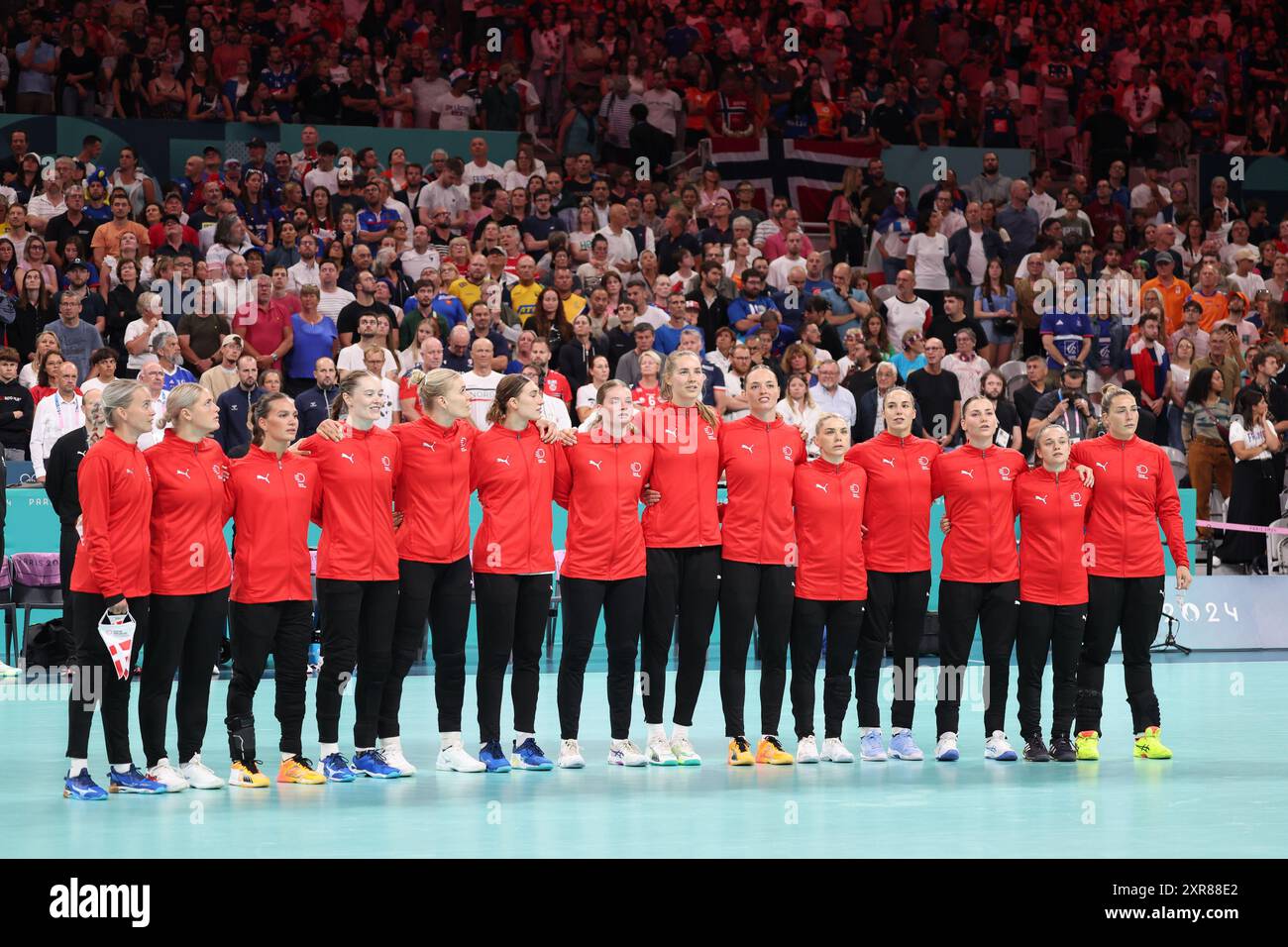 Squadra di Danimarca, pallamano, Women&#39;s semifinale tra Norvegia e Danimarca durante i Giochi Olimpici di Parigi 2024 l'8 agosto 2024 allo stadio Pierre Mauroy di Villeneuve-d&#39;Ascq vicino a Lille, Francia Foto Stock