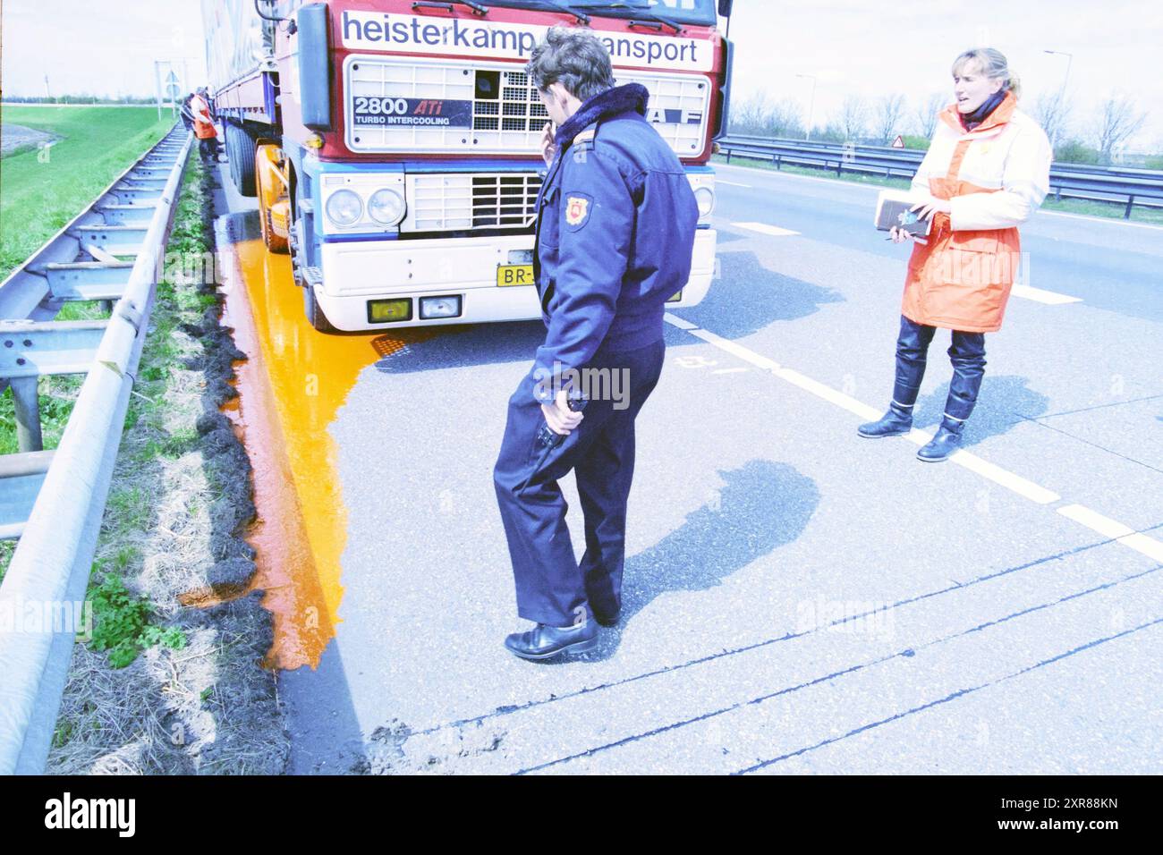 Truck, Lost Red Bullet, 18-04-1994, Whizgle Dutch News: Immagini storiche su misura per il futuro. Esplora il passato dei Paesi Bassi con prospettive moderne attraverso le immagini delle agenzie olandesi. Colmare gli eventi di ieri con gli approfondimenti di domani. Intraprendi un viaggio senza tempo con storie che plasmano il nostro futuro. Foto Stock