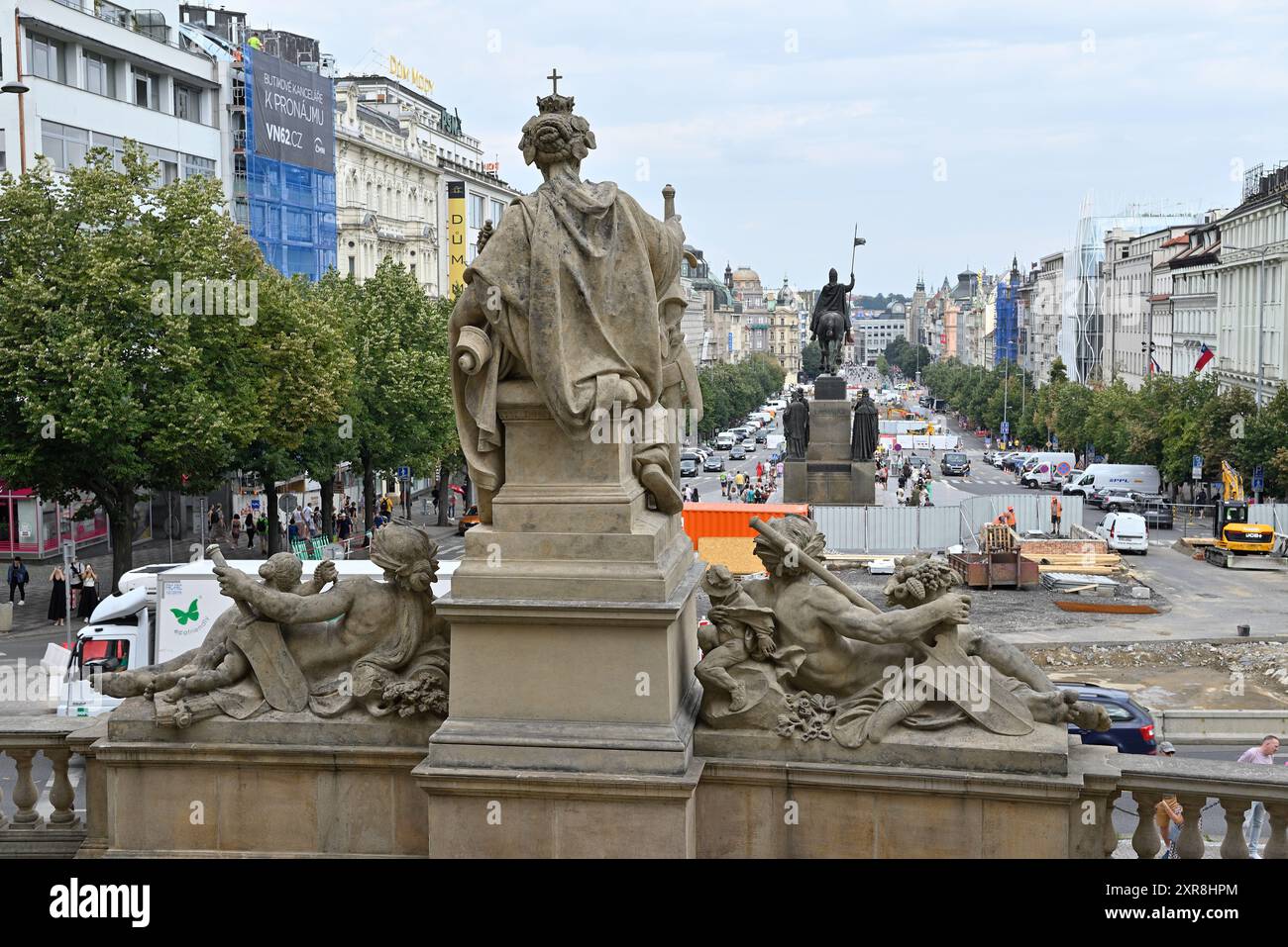 Lavori di ricostruzione dei binari del tram in Piazza Venceslao a Praga, capitale della Repubblica Ceca l'8 agosto 2024 Foto Stock