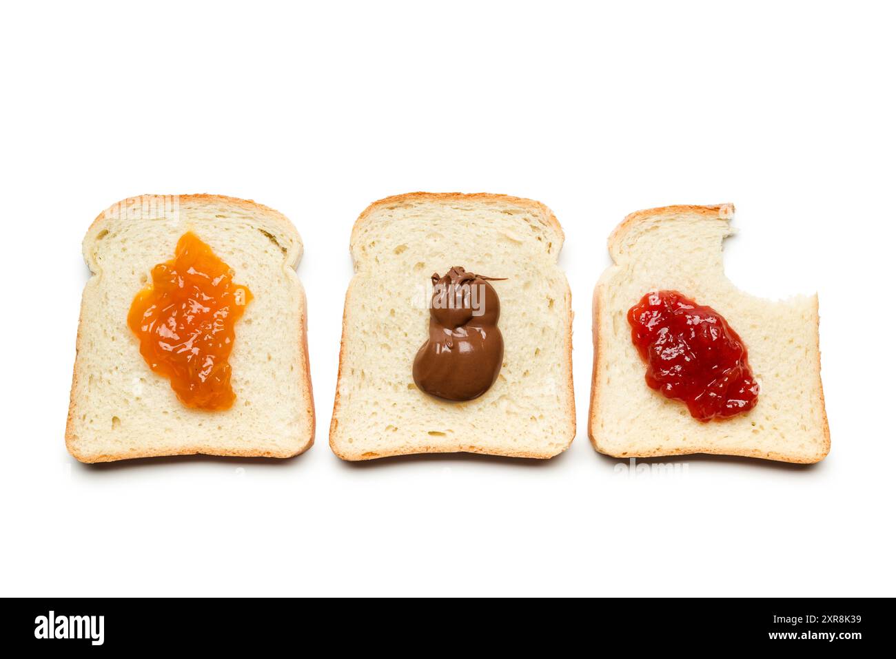 Fette di pane bianco con una varietà di marmellate e morse su sfondo bianco, vista dall'alto. Foto Stock