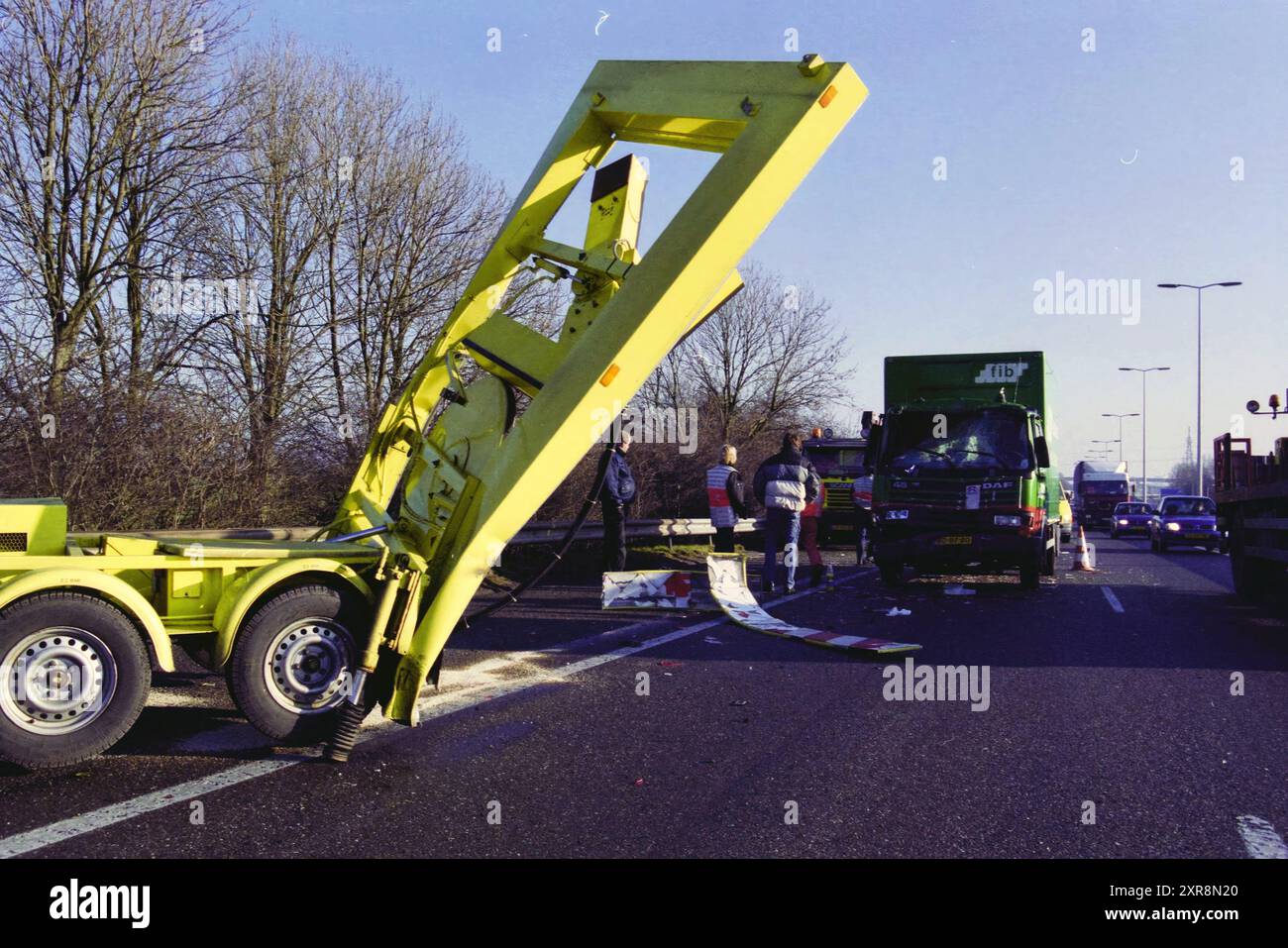 Incidente stradale, H'lem, Haarlem, Paesi Bassi, 14-01-2001, Whizgle Dutch News: immagini storiche su misura per il futuro. Esplora il passato dei Paesi Bassi con prospettive moderne attraverso le immagini delle agenzie olandesi. Colmare gli eventi di ieri con gli approfondimenti di domani. Intraprendi un viaggio senza tempo con storie che plasmano il nostro futuro. Foto Stock