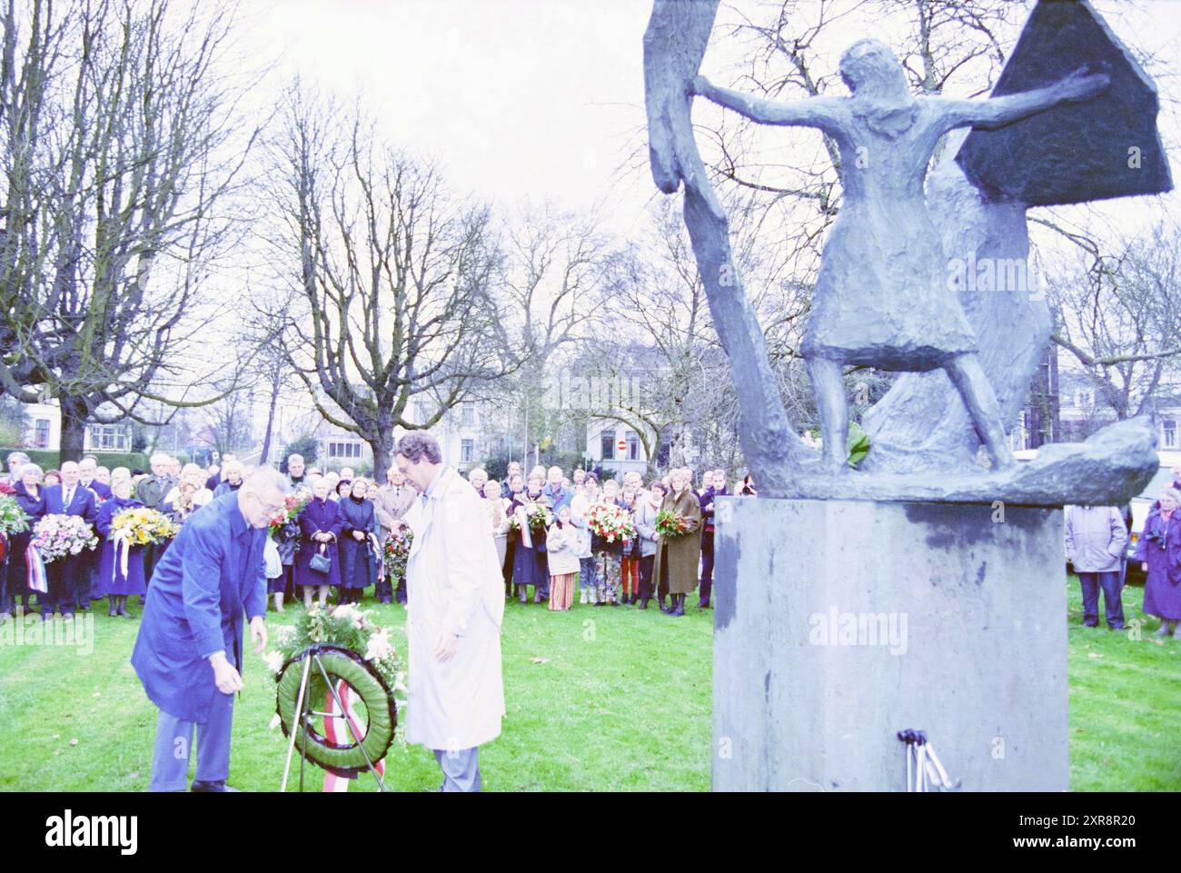 Wreath Ling H. Schaft, 26-11-1994, Whizgle Dutch News: Historical Images Tailored for the Future. Esplora il passato dei Paesi Bassi con prospettive moderne attraverso le immagini delle agenzie olandesi. Colmare gli eventi di ieri con gli approfondimenti di domani. Intraprendi un viaggio senza tempo con storie che plasmano il nostro futuro. Foto Stock