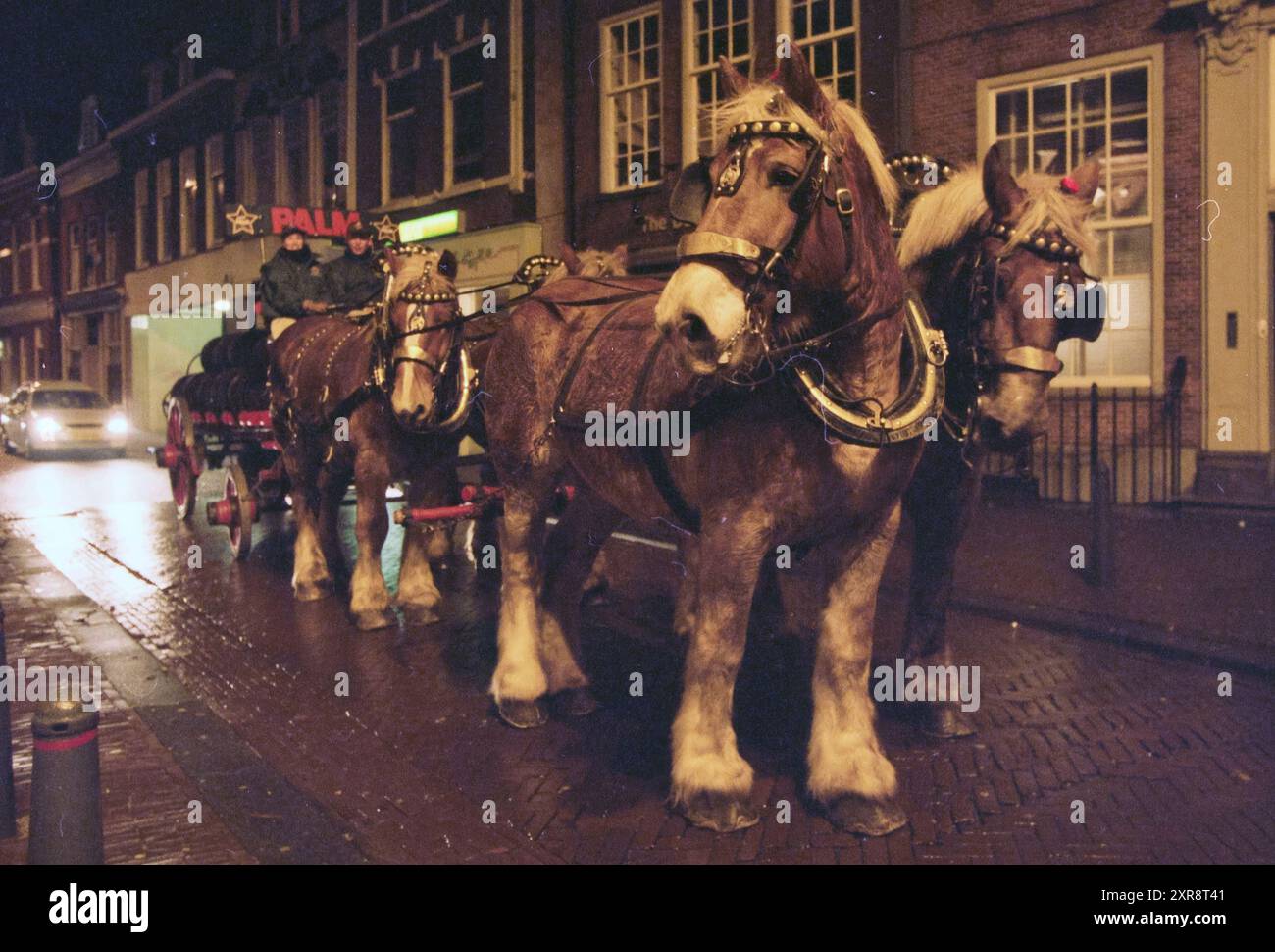 Carretto con birra, 24-11-1999, Whizgle Dutch News: Immagini storiche su misura per il futuro. Esplora il passato dei Paesi Bassi con prospettive moderne attraverso le immagini delle agenzie olandesi. Colmare gli eventi di ieri con gli approfondimenti di domani. Intraprendi un viaggio senza tempo con storie che plasmano il nostro futuro. Foto Stock