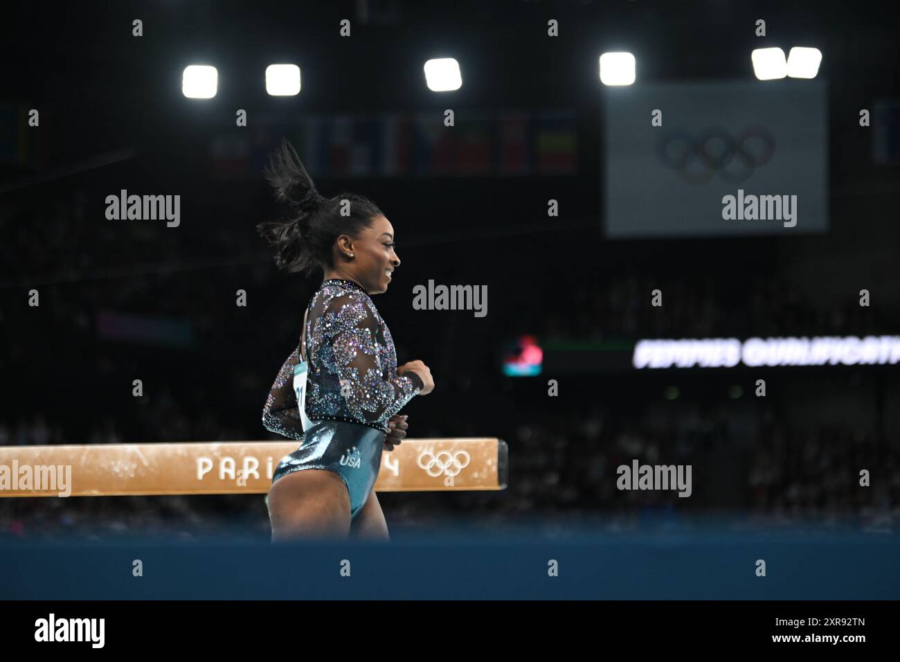 PARIGI, FRANCIA-28 luglio 2024: Simone Biles degli Stati Uniti gareggia sulla trave di equilibrio durante la qualificazione femminile di ginnastica Artistica ai Giochi Olimpici Foto Stock